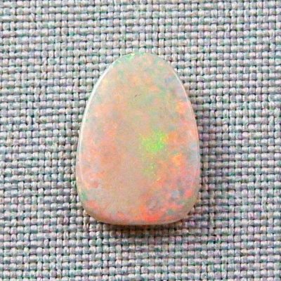 4,81 ct White Opal Edelstein 16,64 x 11,75 x 3,62 mm