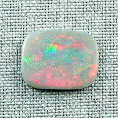 5,25 ct White Opal Edelstein 17,61 x 13,71 x 2,55 mm