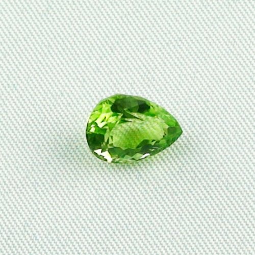 3,27 ct Peridot Tropfenschliff