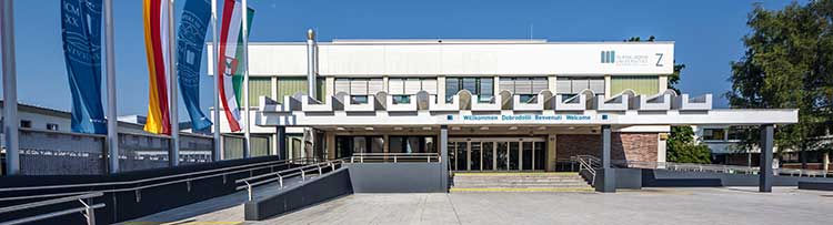 Alpen-Adria Universität Klagenfurt - Studiengänge & Inskription Alpen Adria Universitaet Klagenfurt vorne