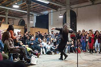 Einblick in den Fachbereich Konzeptuelle Kunst, Performance von EsRap, Rundgang 2015, Foto: Lisa Rastl © Akademie der bildenden Künste Wien