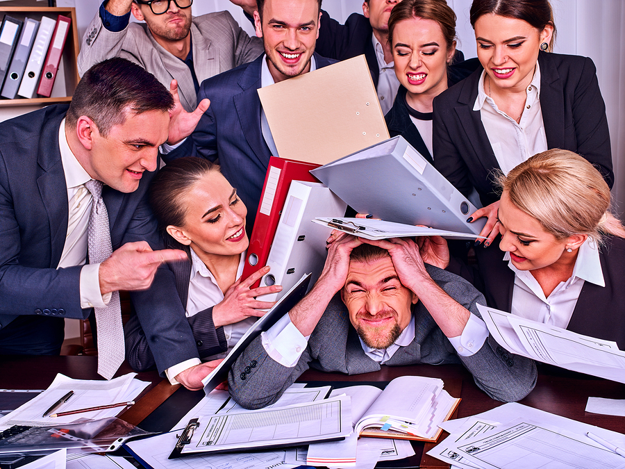 Mitarbeiterführung für Teamleiter und Vorgesetzte – wie werde ich ein guter Chef? bigstock Business people office Team p 183304687