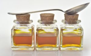 3 Gläser mit Kastanientinktur