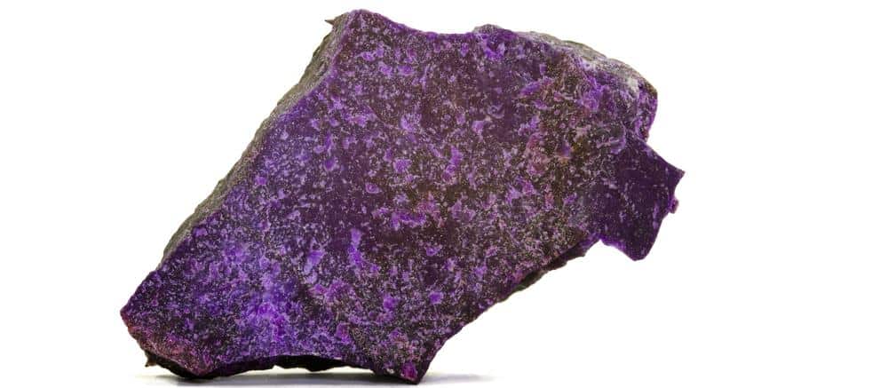 Sugilith – der violett-blaue Stein Sugilith – der violett-blaue Stein